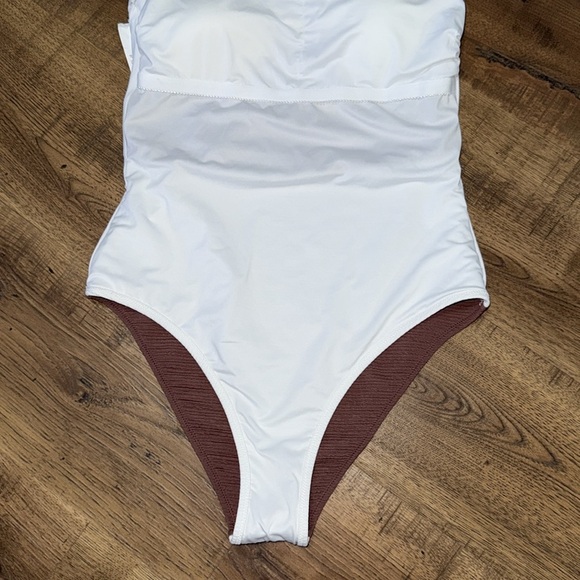 CUPSHE Brown and White One Piece Swimsuit with High-Cut Design - Picture 4 of 6